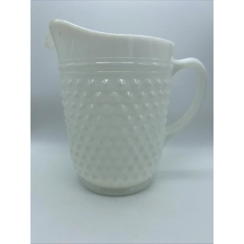 Unmarked unbranded milk